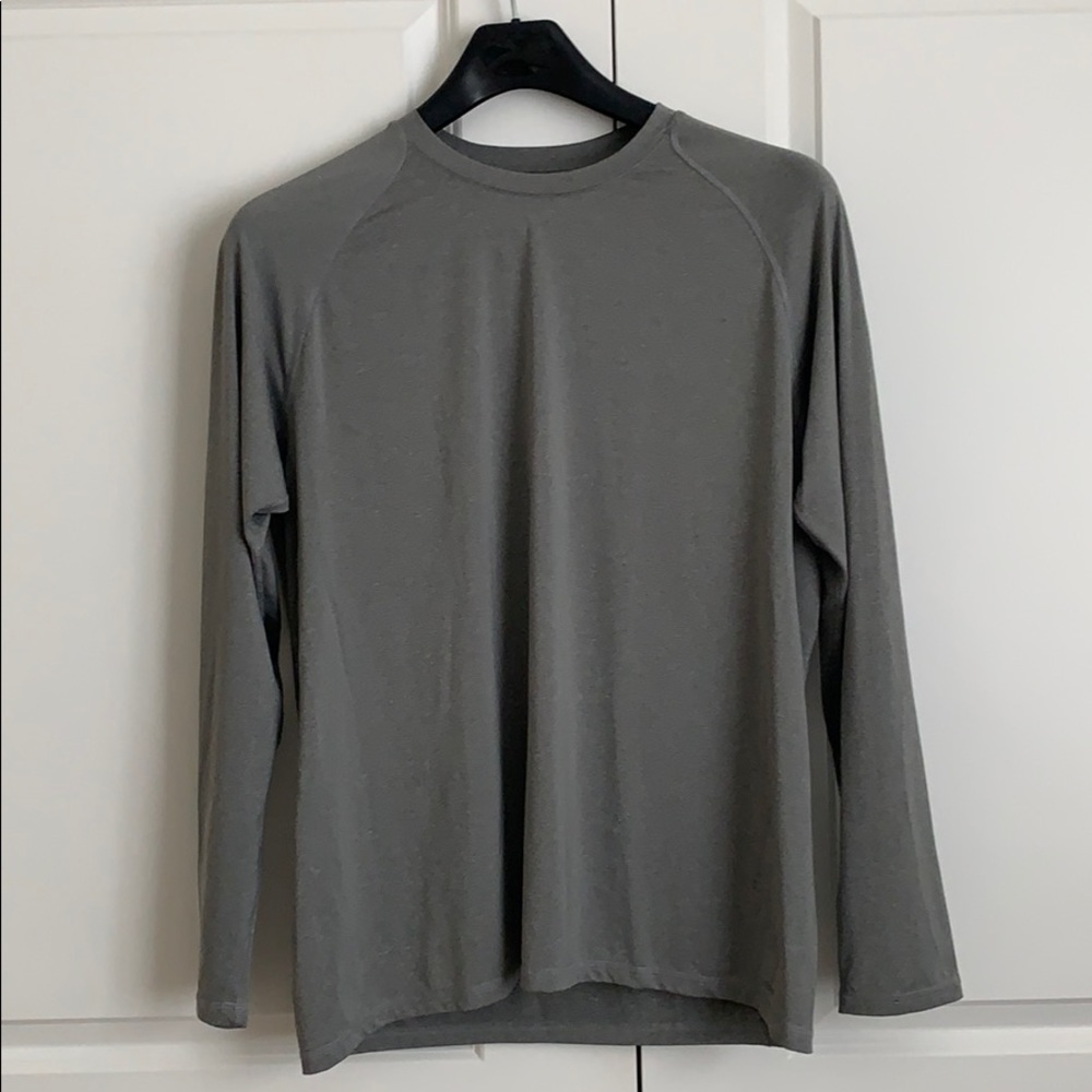 Long sleeve athletic shirt